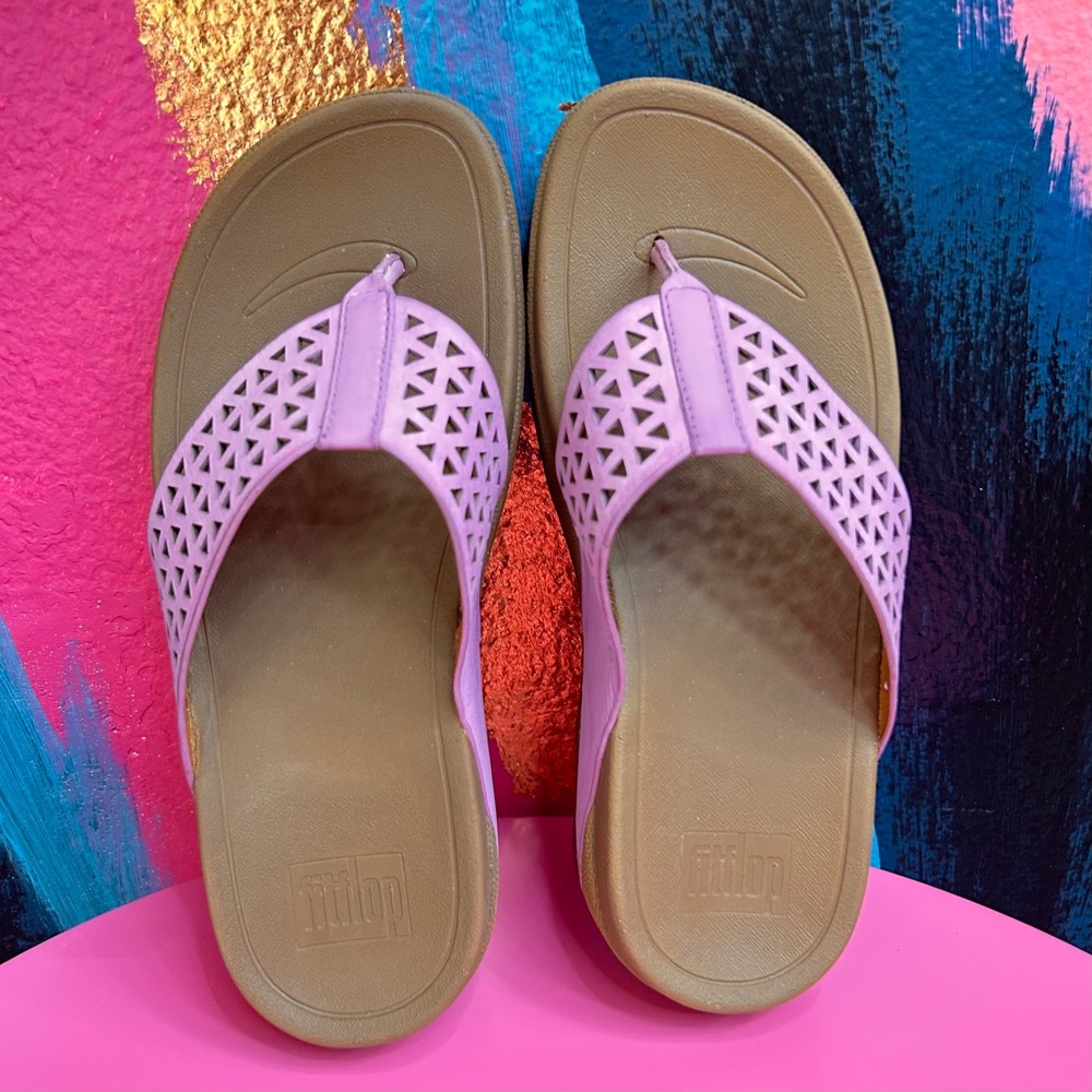 FitFlop Women Size 7 Platform Flip Flop Purple Pink Laser Cut Thong Sandals EUC